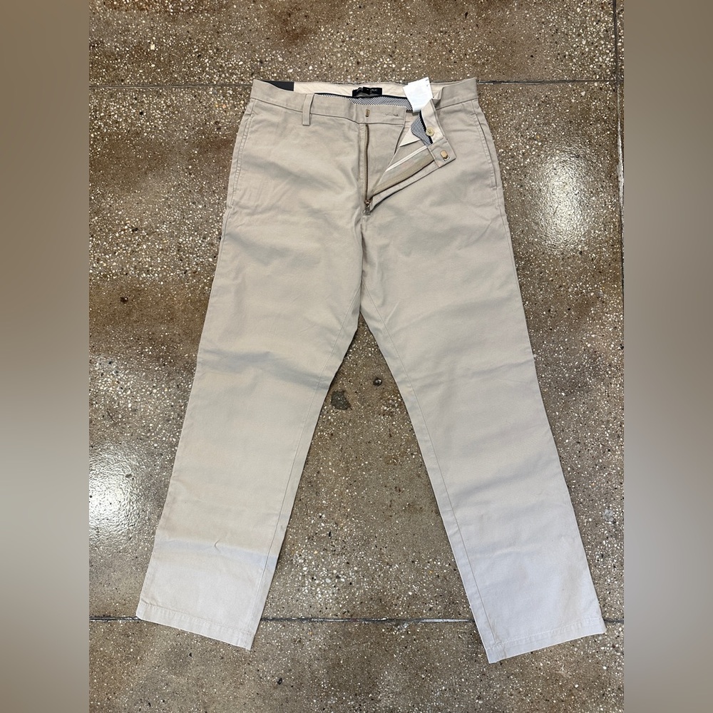 Banana Republic Gavin Chino 33 x 32 NWT